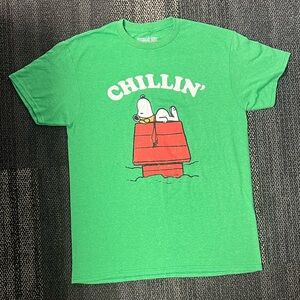Men's Peanuts Officially Licensed Snoopy "Chillin" Graphic T-Shirt Size- Medium